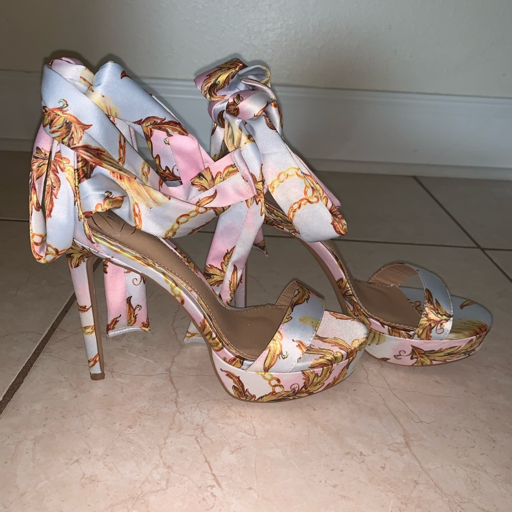 Strappy heel